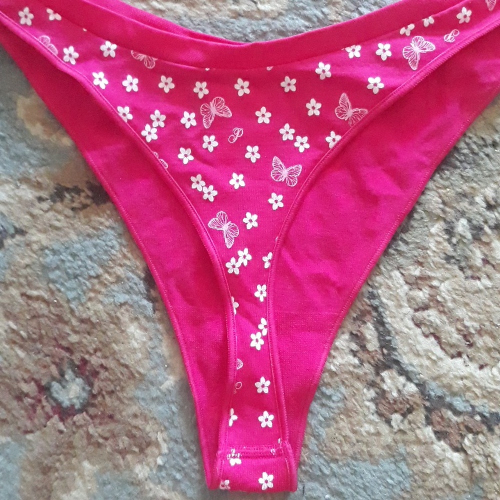 Pink VS thong - Picture 11 of 14